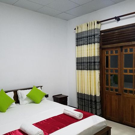 Yashumi Homestay Dambulla Buitenkant foto