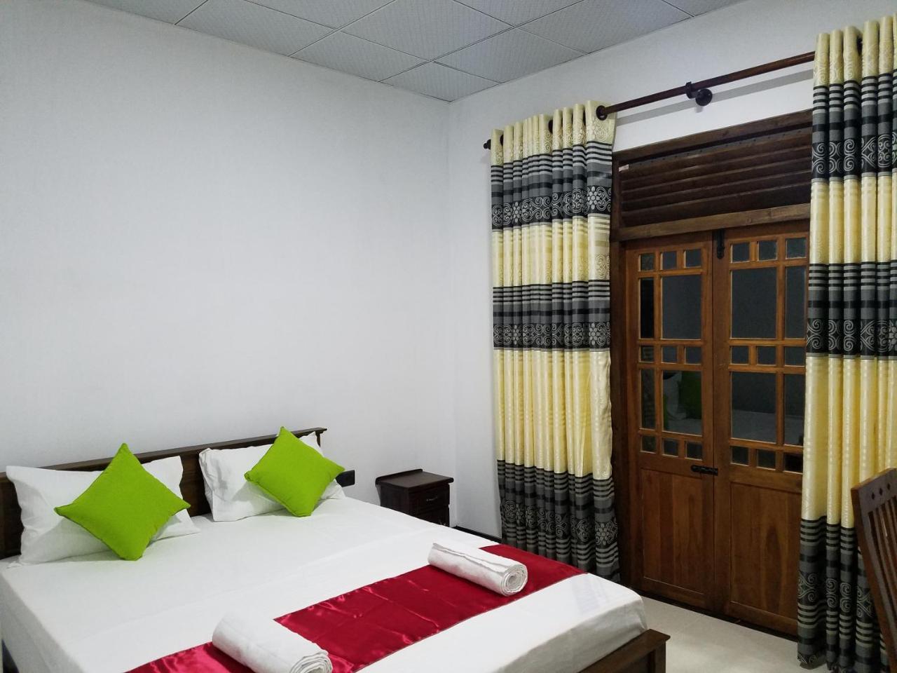 Yashumi Homestay Dambulla Buitenkant foto