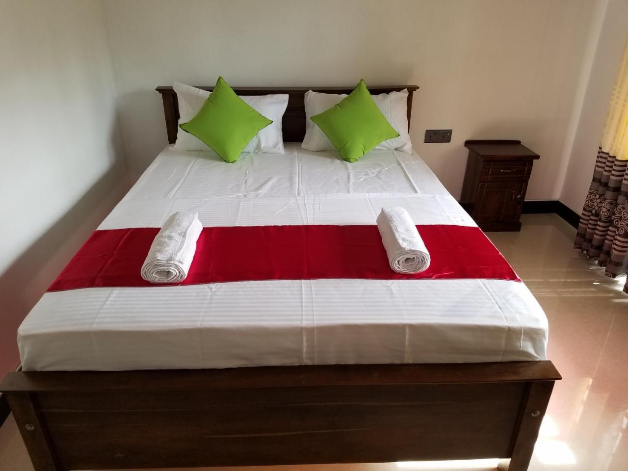 Yashumi Homestay Dambulla Buitenkant foto