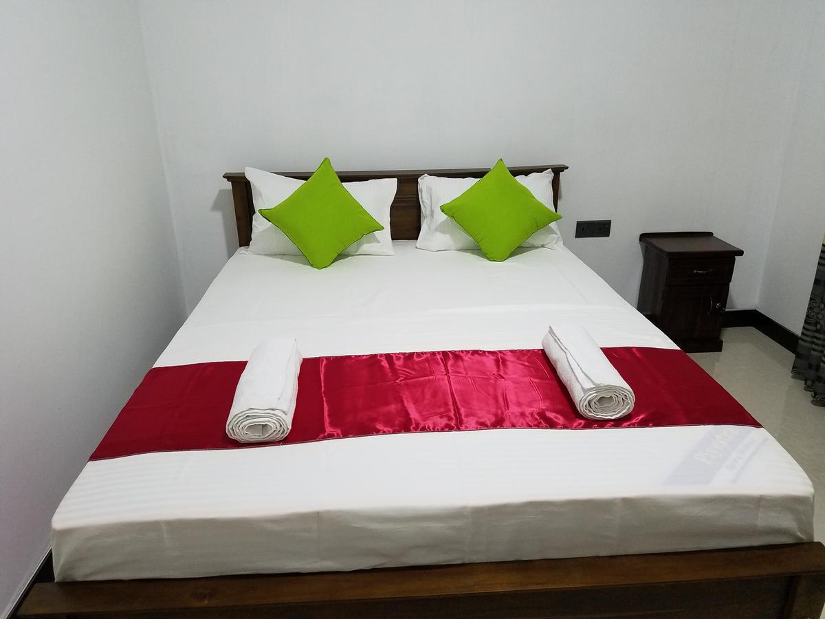 Yashumi Homestay Dambulla Buitenkant foto
