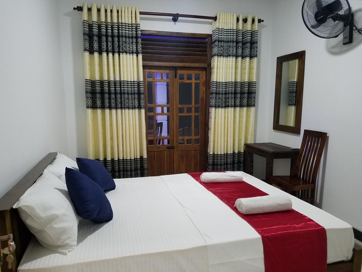 Yashumi Homestay Dambulla Buitenkant foto