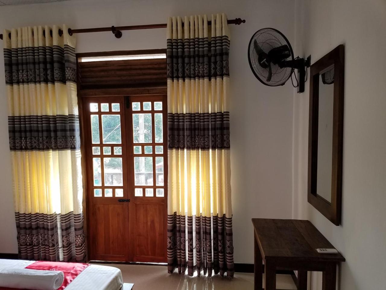 Yashumi Homestay Dambulla Buitenkant foto