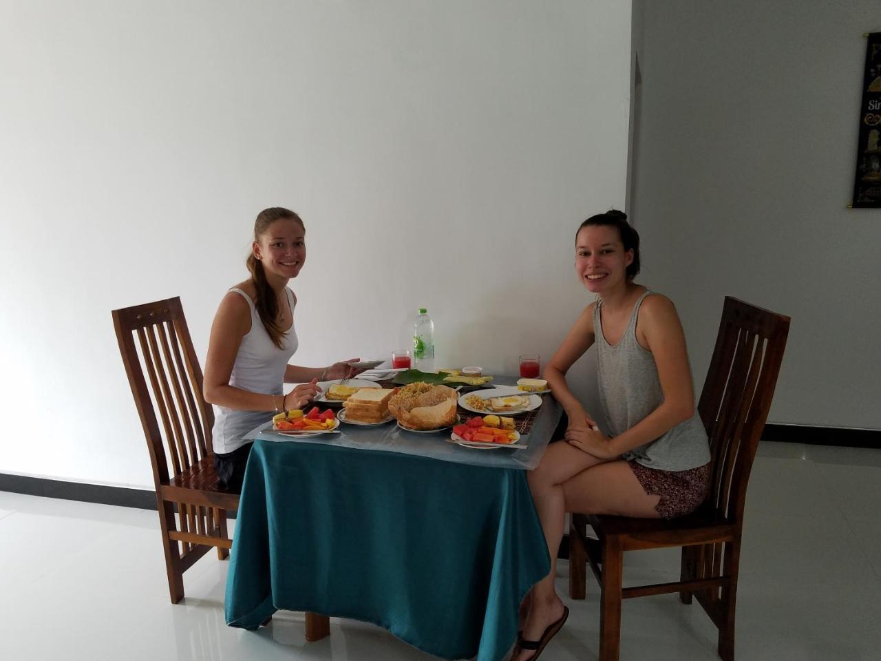 Yashumi Homestay Dambulla Buitenkant foto